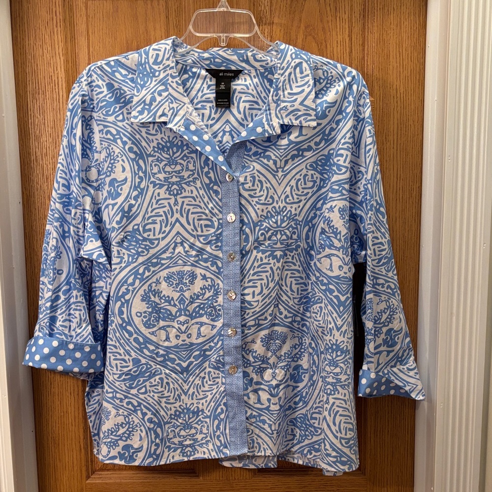Ali Miles - Blue and White Patterned Top